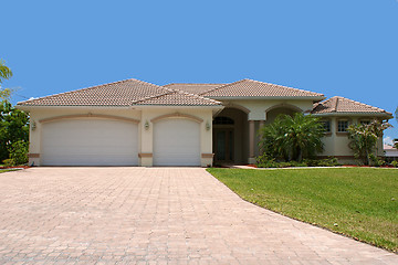Image showing front view of generic florida home