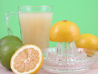 Image showing lemons squeezer