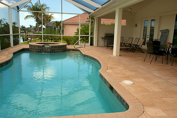 Image showing view of screened in swimming pool