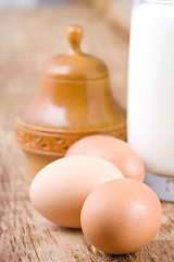 Image showing brown eggs and milk