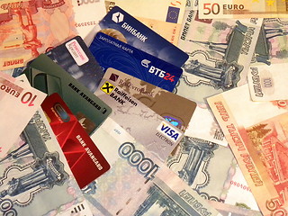 Image showing Ready cash and credit cards of different countries