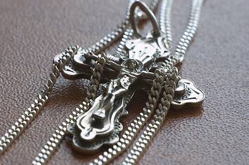 Image showing Cross and chain