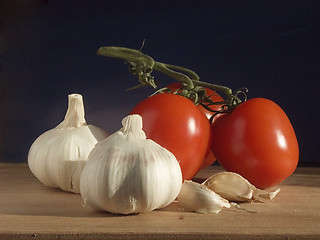 Image showing Tomatoes and garlic