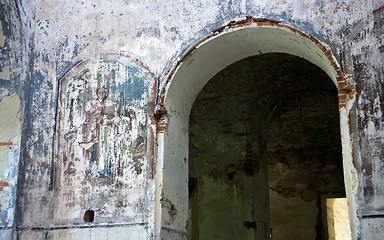 Image showing Arch and fresco