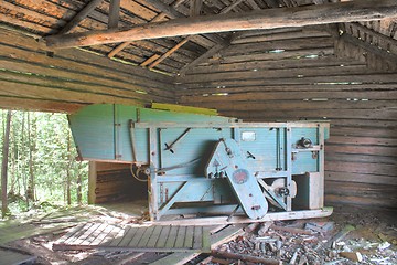 Image showing Threshing machine