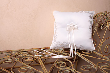 Image showing White Ring Pillow