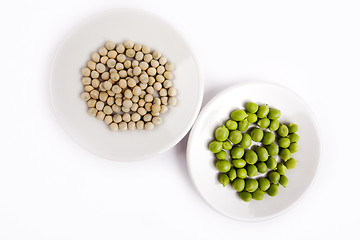 Image showing Fresh and dried green peas on plate