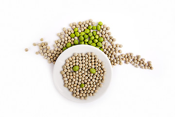 Image showing Fresh and dried green peas on plate