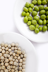 Image showing Fresh and dried green peas on plate