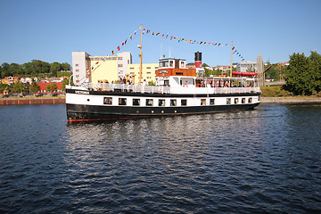 Image showing Ferry in the city.