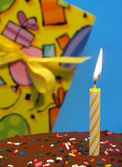 Image showing birthday cake and gift