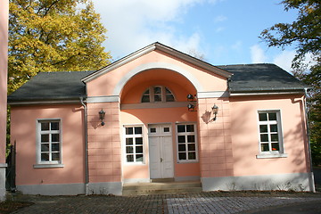 Image showing building next to the castle 