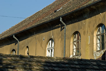 Image showing One house, many windows