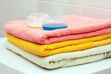 Image showing Towels and washing gel