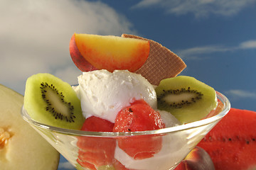 Image showing Fruit sundae