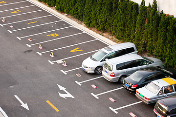 Image showing cars parking