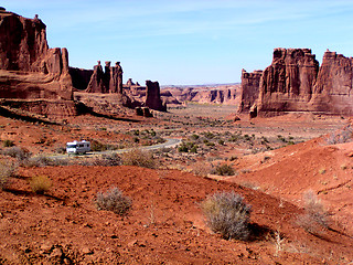 Image showing the three gossips, Arches park