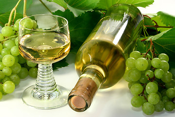 Image showing White wine