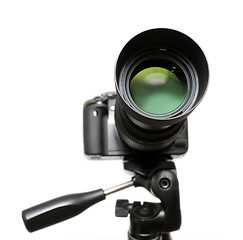 Image showing DSLR camera on tripod