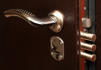 Image showing lock with pull out bolts