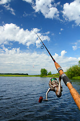 Image showing spinning and lake