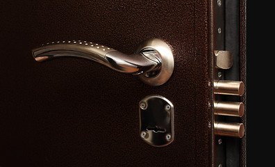 Image showing lock with pull out bolts