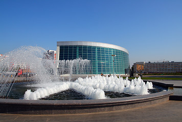 Image showing modern glass building and fountain