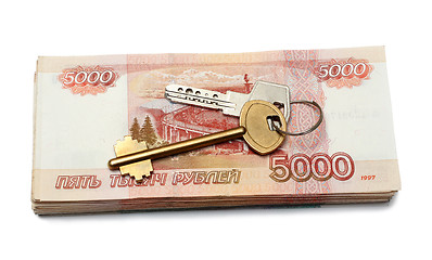 Image showing keys of dwelling on money stack