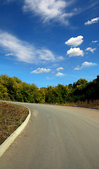 Image showing curved road uphill