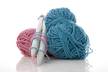 Image showing Blue and pink  knitting wool