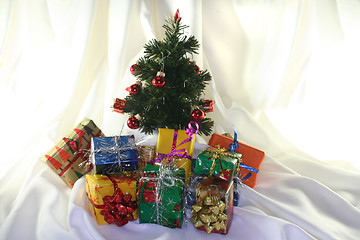 Image showing Christmas tree with gifts