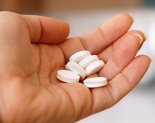 Image showing Pills on hand