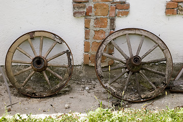 Image showing two old wheel