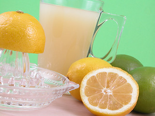 Image showing lemons squeezer