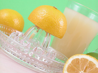 Image showing lemons squeezer