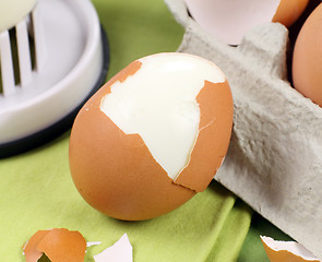 Image showing Simple Cracked Egg