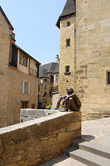 Image showing Bronze man on a wall at Sarlat