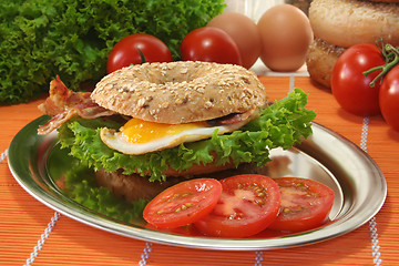 Image showing Bagel with fried egg and bacon