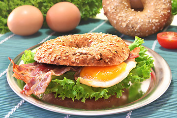 Image showing Bagel with fried egg and bacon