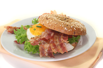 Image showing Bagel with fried egg and bacon