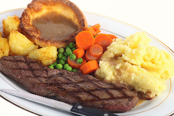 Image showing Steak dinner with gravy