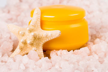 Image showing facial creme and seastar 