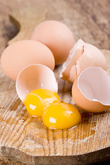 Image showing broken brown eggs 