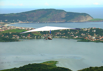 Image showing Hang gliding over piratininga lagoon