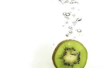 Image showing slice kiwi in waer