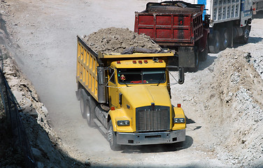 Image showing Cars on building ground