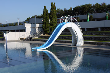 Image showing dispeopled bath pool with white slide