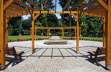 Image showing Garden with fountain