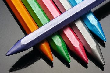 Image showing Pearl wax crayons.