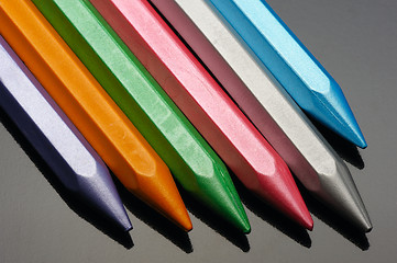 Image showing Pearl wax crayons